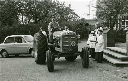 Activiteiten_lezing22102017_daanscholte_inzegeningtractor (jpg)