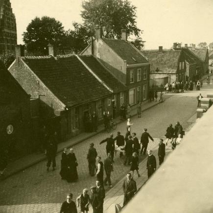 Gelukkig... Tentoonstelling Bevrijding van Oss (jpg)