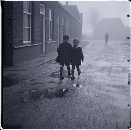 Osse kameraden onderweg, verkleind, 25-12-1937. (LBN060410) (jpg)