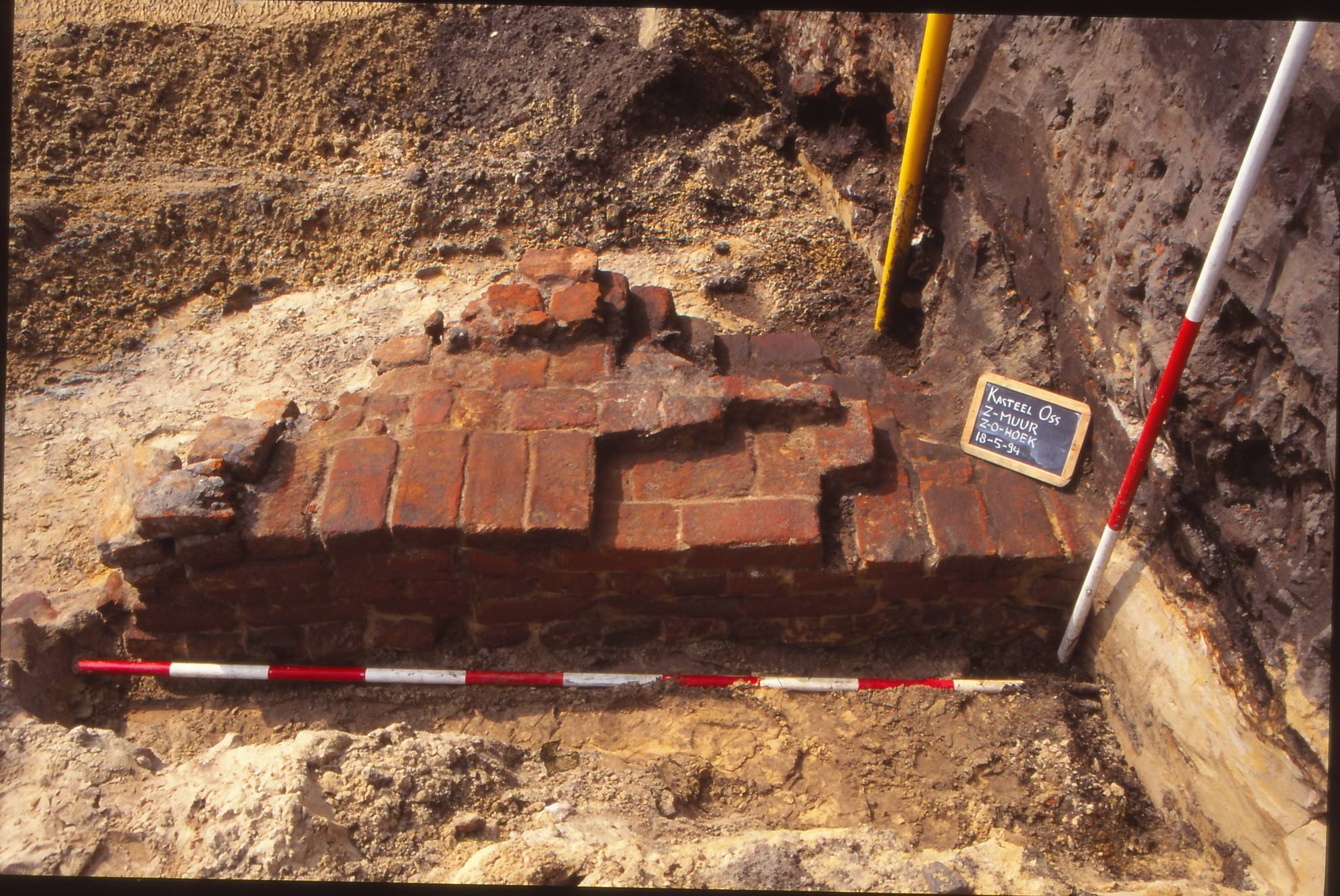ArcheologieinOss_KasteelOss_1994 (jpg) ArcheologieinOss_KasteelOss_1994 (jpg)