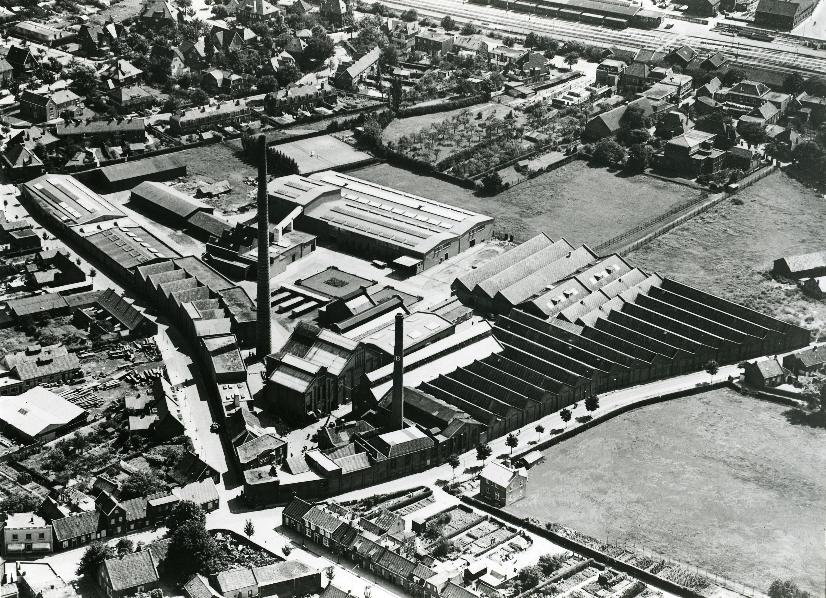 BergosstotBerghkwartier_bron4_luchtfotoBergoss1956 (jpg) BergosstotBerghkwartier_bron4_luchtfotoBergoss1956 (jpg)