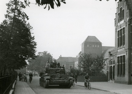 BevrijdingOss_19september1944_LeovandenBergh_BCO010327 (jpg) BevrijdingOss_19september1944_LeovandenBergh_BCO010327 (jpg)